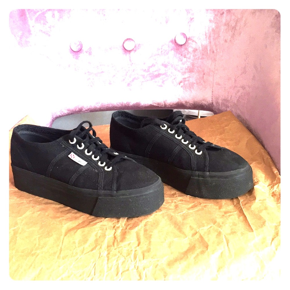 Black platform Superga sneakers!!